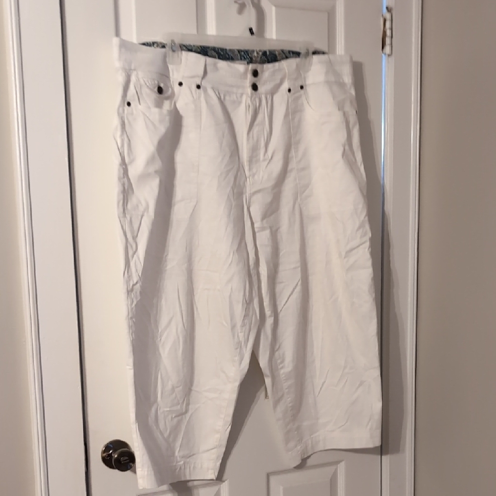 Cato White Women’s Flat Front Shorts